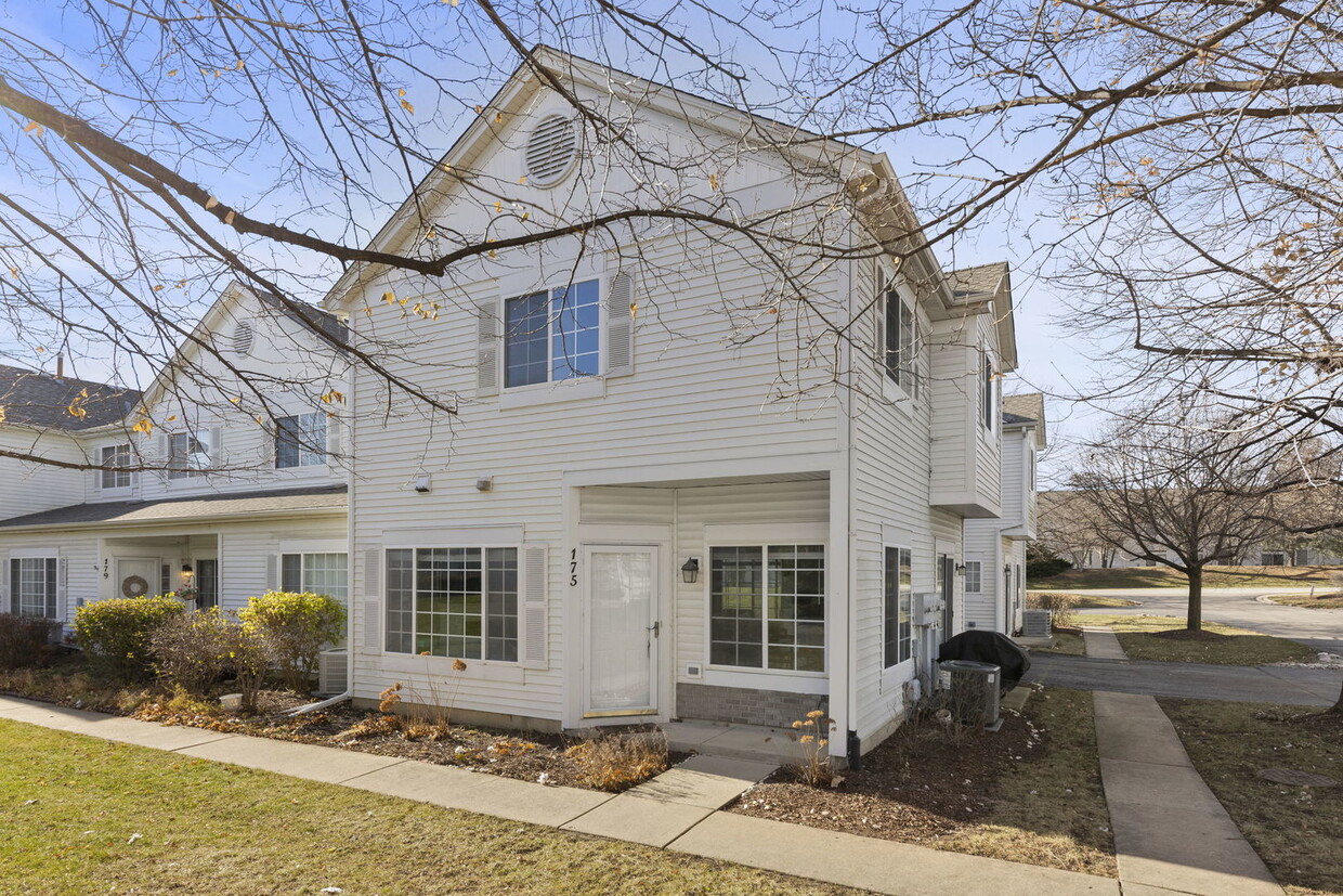 175 N Oakhurst Dr, Aurora, IL 60504 Townhome Rentals in Aurora IL
