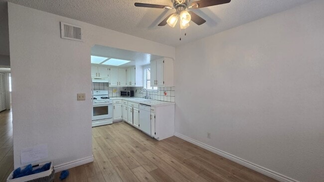 Foto del edificio - 5069 Eldora Ave