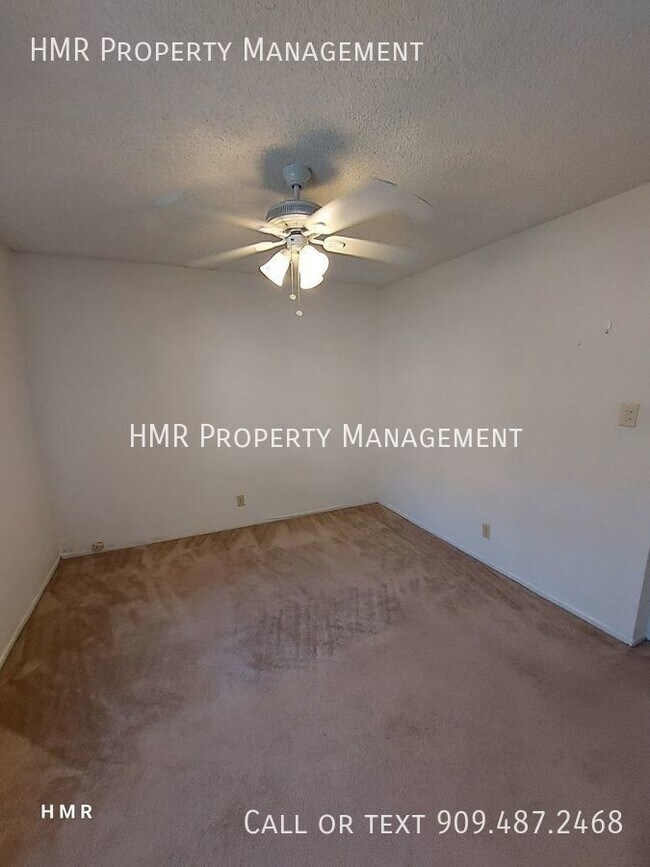 Building Photo - Spacious 3-Bedroom Retreat - Triplex