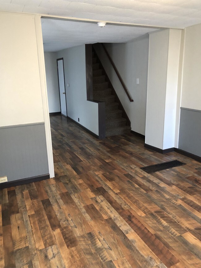 Foto del edificio - 218 Dewey Ave