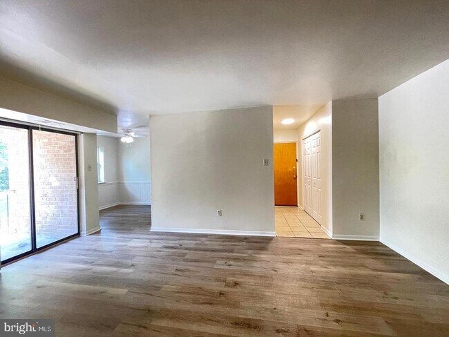 Foto del edificio - 3017 Valley Dr