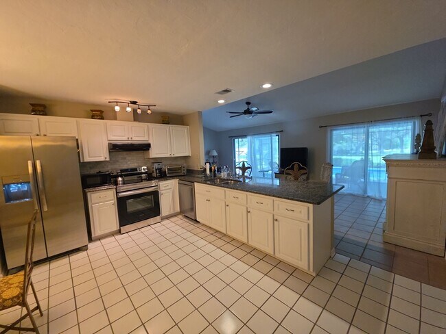 Foto del edificio - 2319 N Hendry Pt