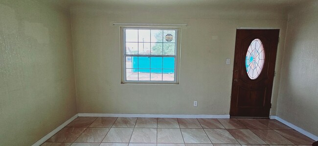 Building Photo - Cozy 2 bedroom, 1 bath home in Lower Valle...