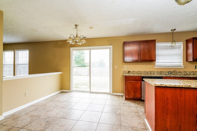 Foto del edificio - 2146 Rosswood Blvd
