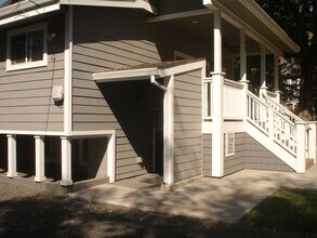 Building Photo - 198 E 1st Ave