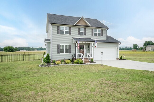 Building Photo - Three Bedroom Home!