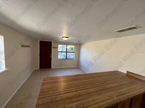 Building Photo - 1704 Sheldon St