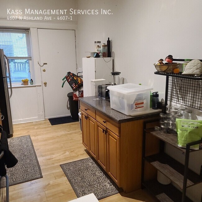 Photo - 4607 N Ashland Ave Apartment