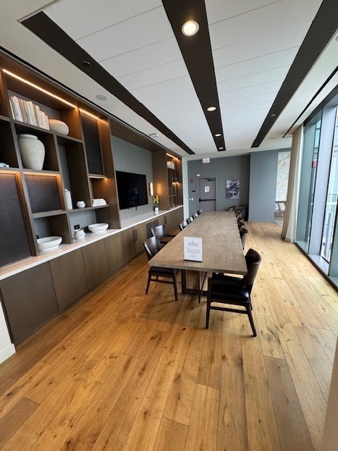 Building Photo - 211 N Harbor Dr