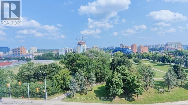 Photo du bâtiment - 145 Hillcrest Ave