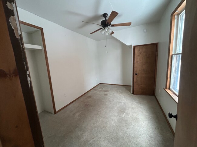 Foto del edificio - 102 S Main St