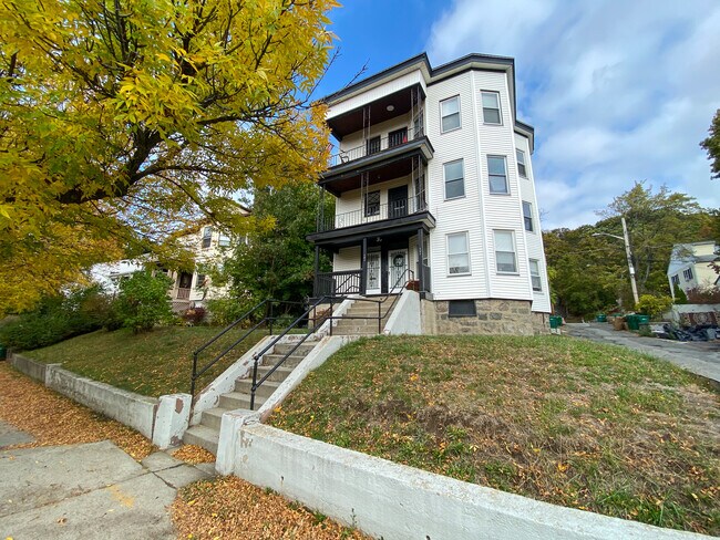 Building Photo - 181 Fellsway W