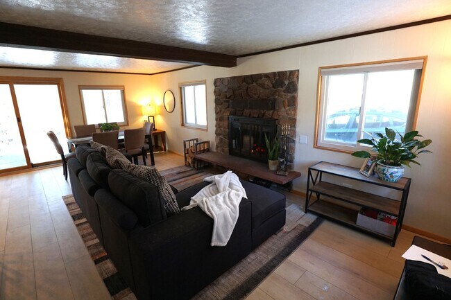 Building Photo - Charming House in Conifer!!