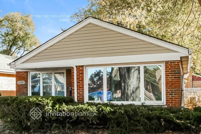 Building Photo - 10115 S California Ave