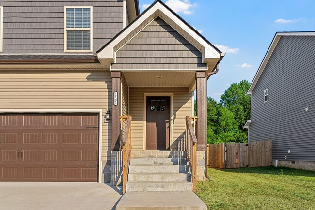 Building Photo - Like New Home Minutes from Fort Campbell!