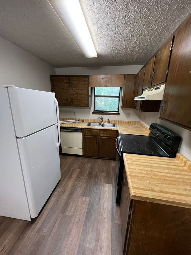 Building Photo - East Athens Duplex For Rent!