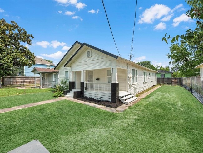 Building Photo - 4517 White Rock St