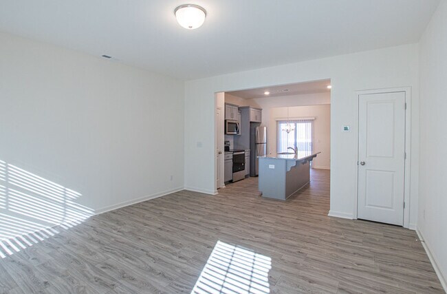Foto del edificio - BEAUTIFUL 2 Bedroom Townhome in Midland