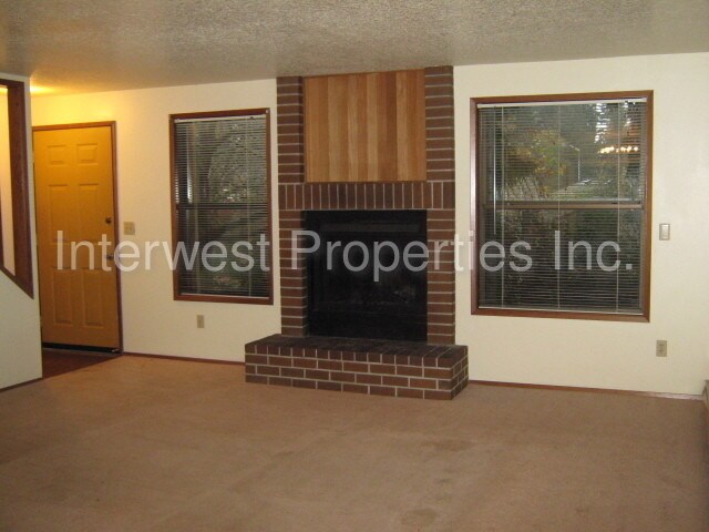 Building Photo - 7950 SW Fanno Creek Dr