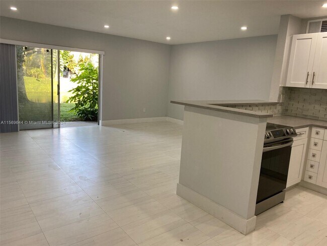 Foto del edificio - 10391 N Kendall Dr