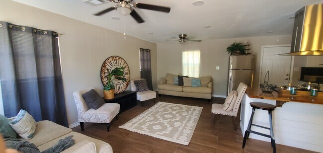 Foto del edificio - 2716 McKenzie Ave