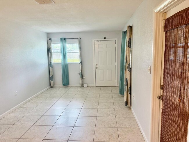 Building Photo - 5521 La Costa Dr