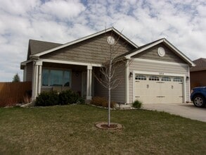Building Photo - 5864 Kenosha St