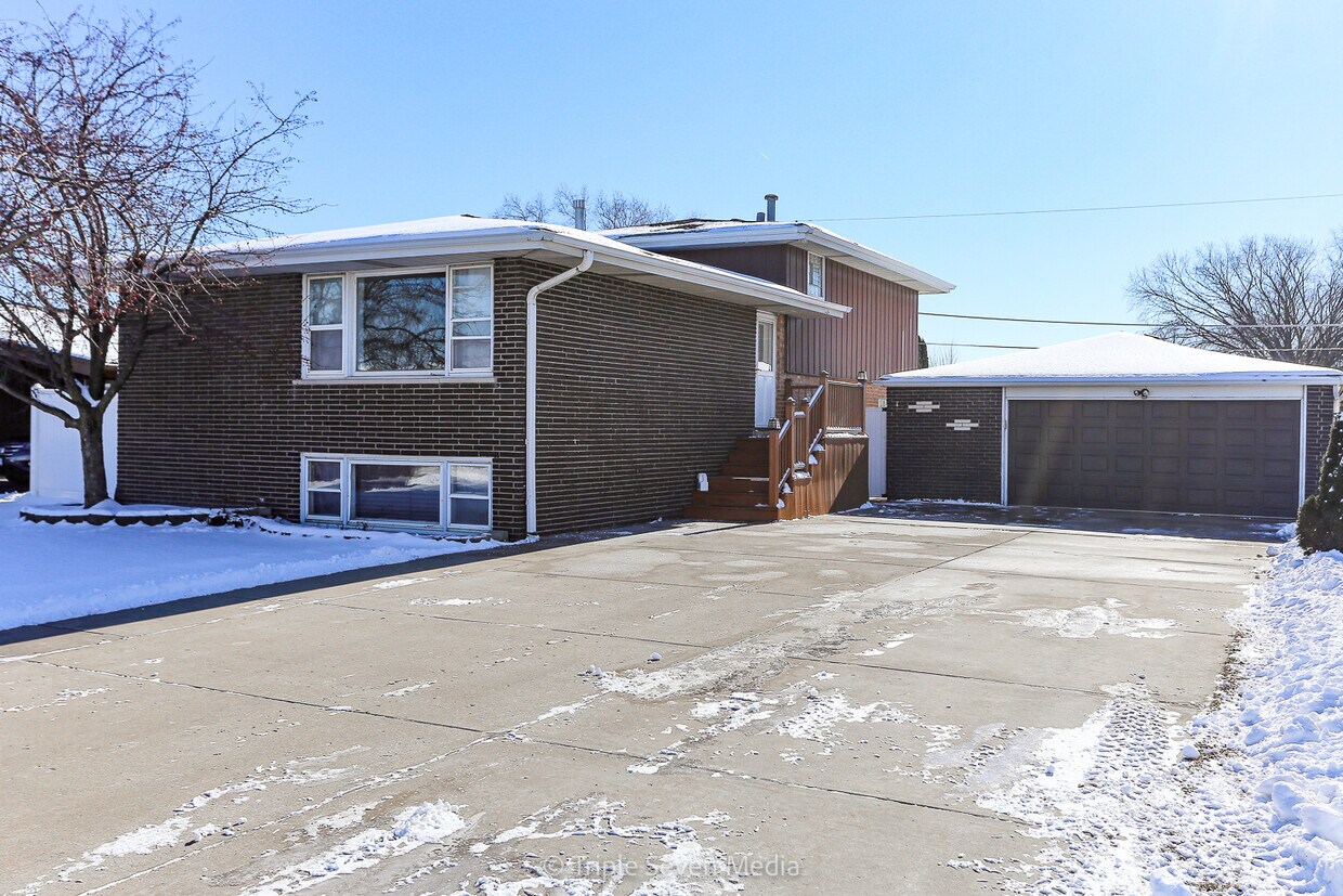 Foto principal - 7849 W 80th St