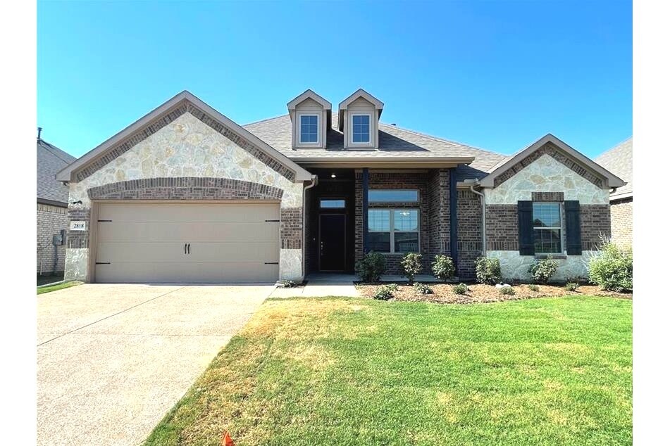Foto principal - 2818 Diamondback Dr