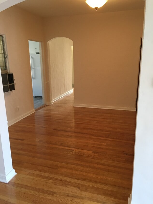 formal dining room - 318 S Reeves Dr