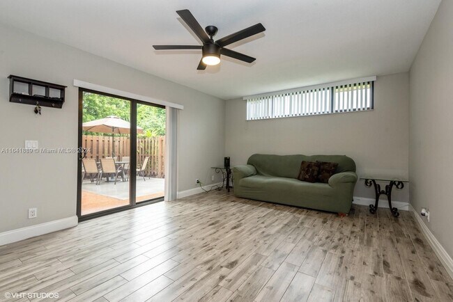Foto del edificio - 8409 Trent Ct