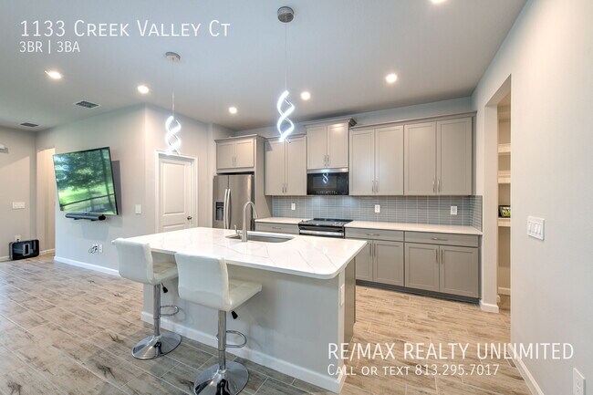 Foto del edificio - 1133 Creek Valley Ct-