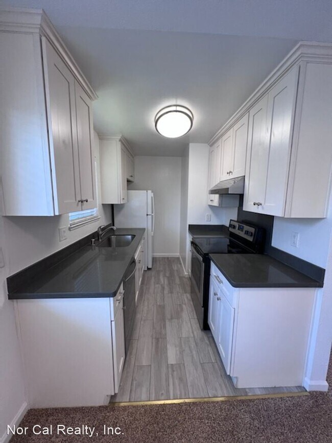 Foto del edificio - 2 br, 1 bath House - 2297 Medallion Drive #4