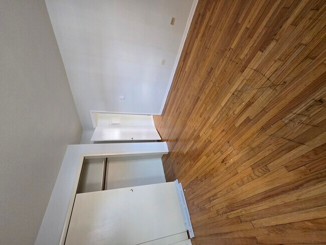 Foto del edificio - 9458 Glenlake Ave