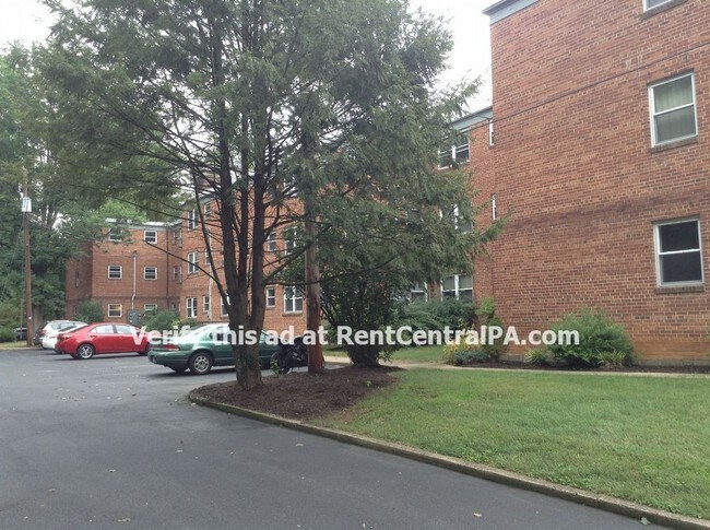 Building Photo - 412 S College St Apt 304