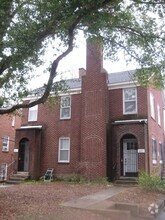 Building Photo - 623-623 Queen St