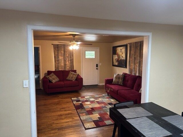 Foto del edificio - 1385 Elizabeth Ln