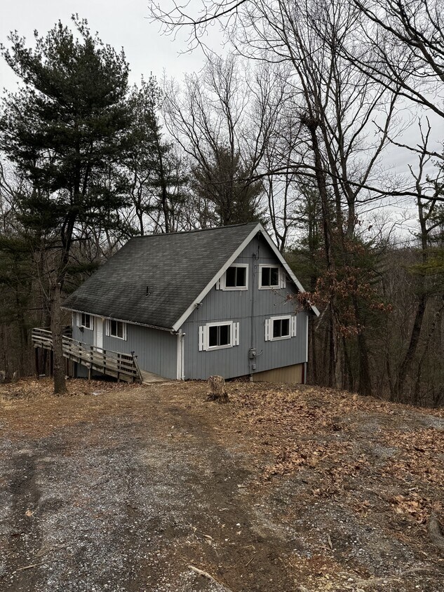 Primary Photo - 149 Hemlock Ln