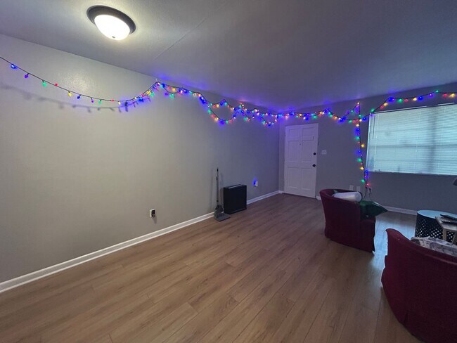 Foto del edificio - Beautiful 2/1 NW Gainesville with large yard