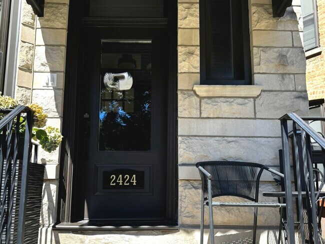 Foto del edificio - 2424 N Mozart St