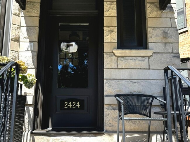 Building Photo - 2424 N Mozart St