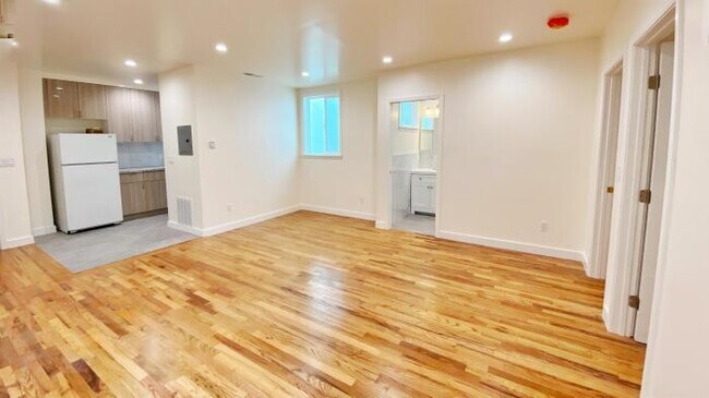 Building Photo - 2 bedroom in San Francisco CA 94109