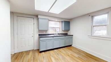 Building Photo - 1141 McKinley Ave