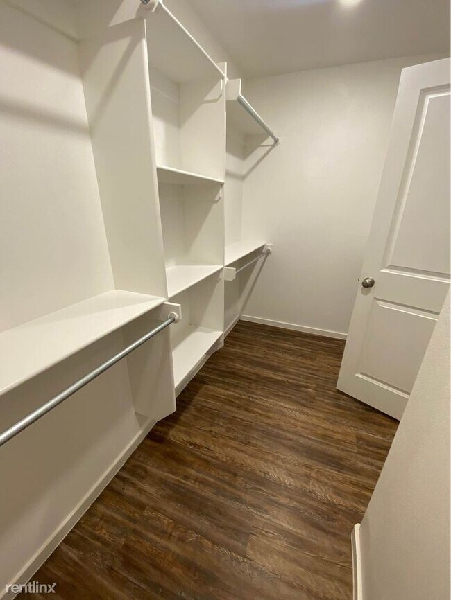 Foto del edificio - 3 br, 2 bath Duplex - 2105 Langford Avenue A