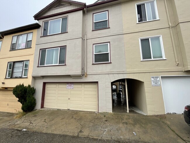 Building Photo - Ehrlich Apt 673