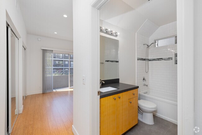 2 dormitorios, 2 baños - 960 pies cuadrados - Dormitorio principal - Sierra Ridge Apartments