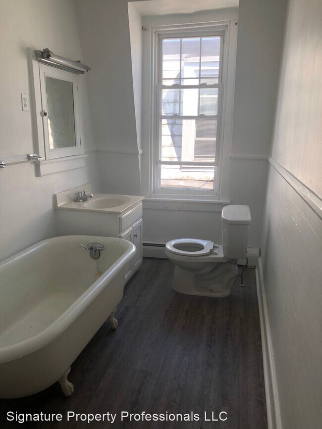 Building Photo - 3 br, 1 bath House - 2244 Reading Ave