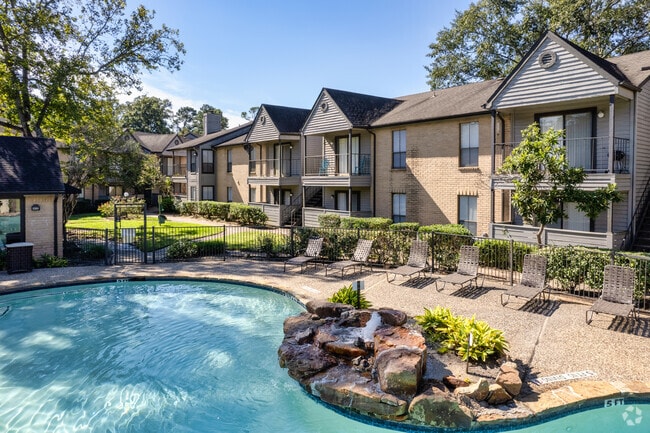 Amenities - Elm Creek