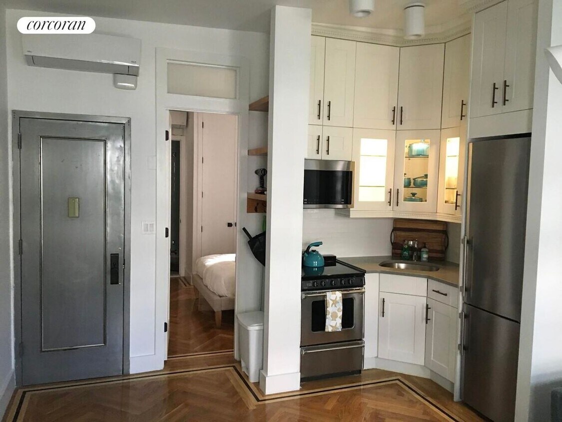 Foto principal - 324 W 47th St