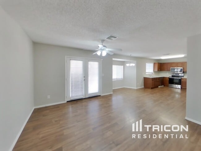 Building Photo - 8931 W Cinnabar Ave